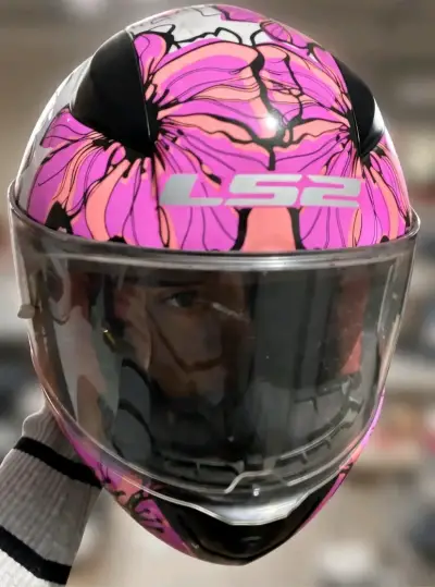 Casco de moto LS2 con diseño floral - miniatura 1