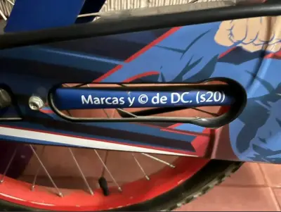 Bicicleta infantil Superman azul y roja - miniatura 1