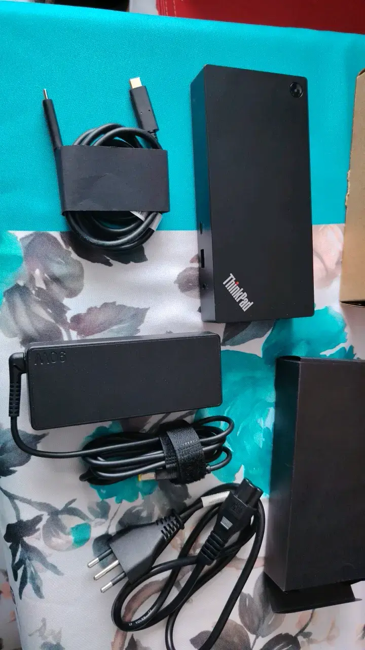 Docking Station Lenovo ThinkPad con Cables - 1