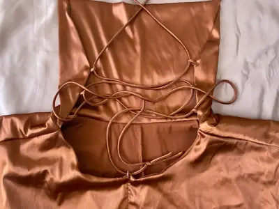 Vestido corto tipo short con tirantes - miniatura 3