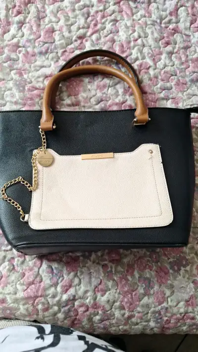 Cartera Aldo bicolor con cadena decorativa - miniatura 1