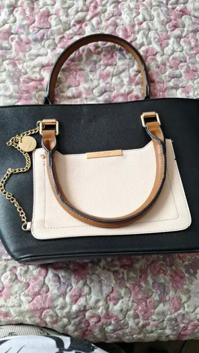 Cartera Aldo bicolor con cadena decorativa - miniatura 2