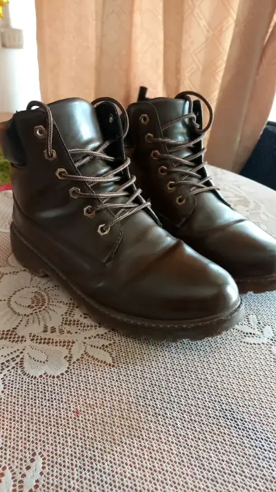 Botas de cuero marrón para hombre en buen estado - miniatura 1