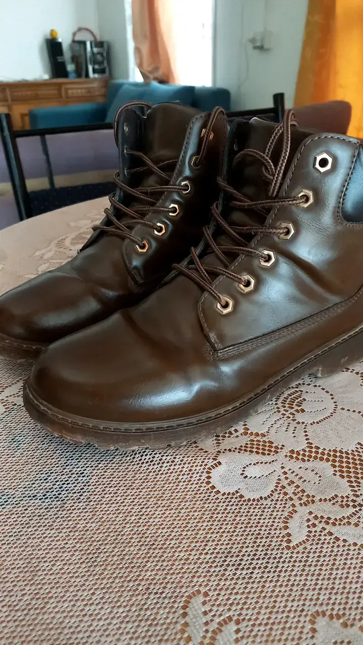 Botas de cuero marrón para hombre en buen estado - 2