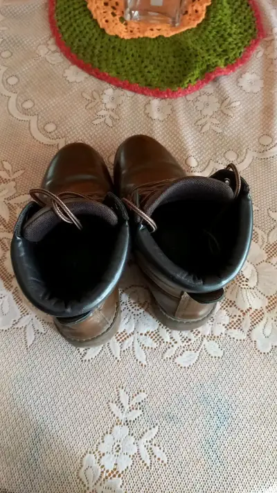 Botas de cuero marrón para hombre en buen estado - miniatura 4
