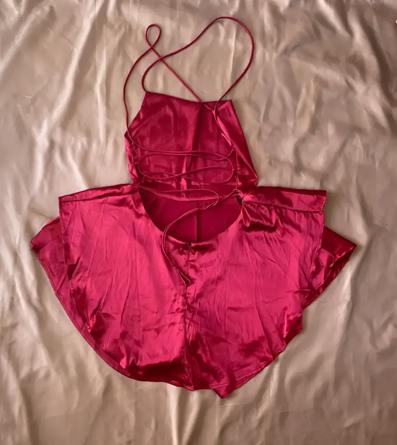 Vestido tipo short rojo con tirantes - 3