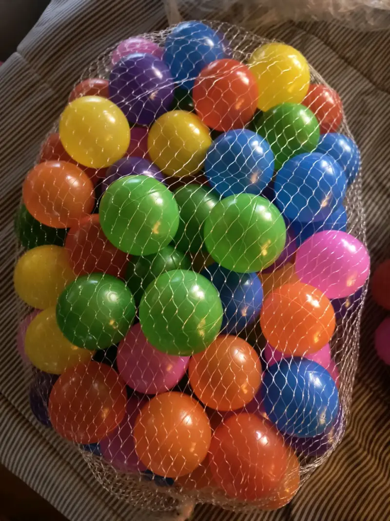 Pelotas de plástico multicolor - 2