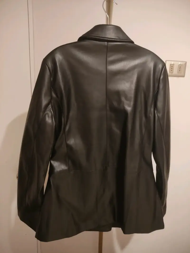 Blazer de cuero sintético negro para mujer - 4