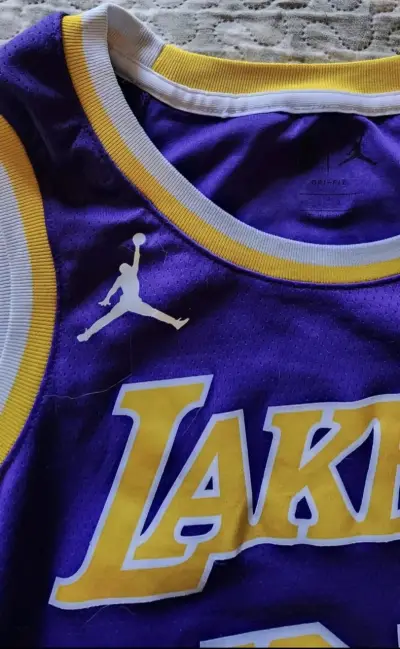 Camiseta NBA Lakers LeBron James Morada - miniatura 6