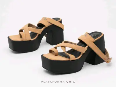 Sandalias de plataforma beige con tacón alto - miniatura 1