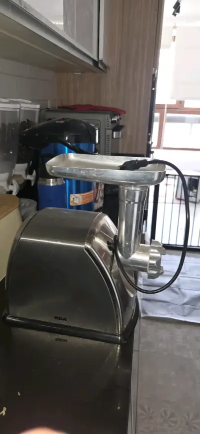 Moledora de carne eléctrica RCA en buen estado - miniatura 1