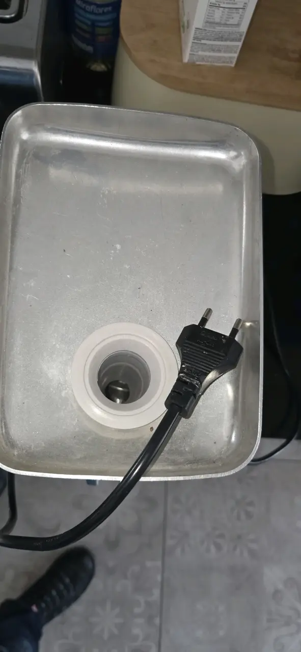 Moledora de carne eléctrica RCA en buen estado - 3