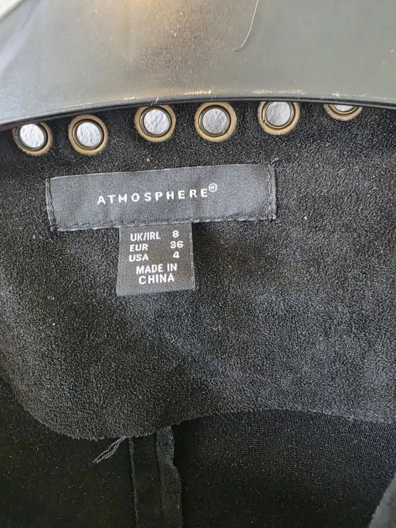 Chaqueta negra con ojales Atmosphere - 2