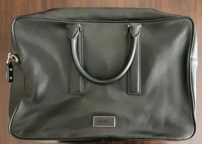 Maletín de cuero negro Calvin Klein elegante - miniatura 1
