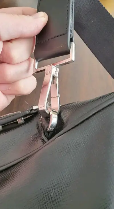 Maletín de cuero negro Calvin Klein elegante - miniatura 4
