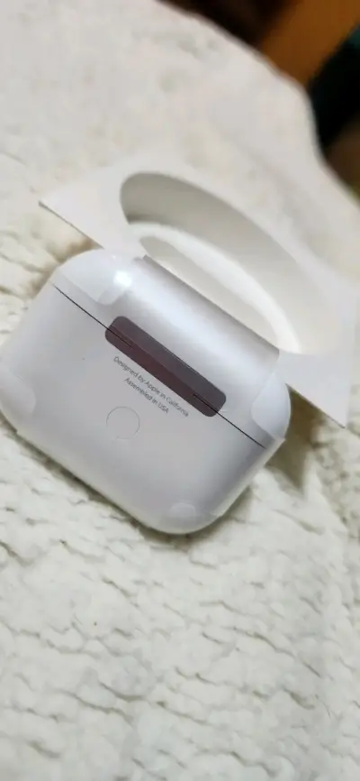 Apple AirPods Pro 2da Generación con Estuche de Carga - miniatura 3