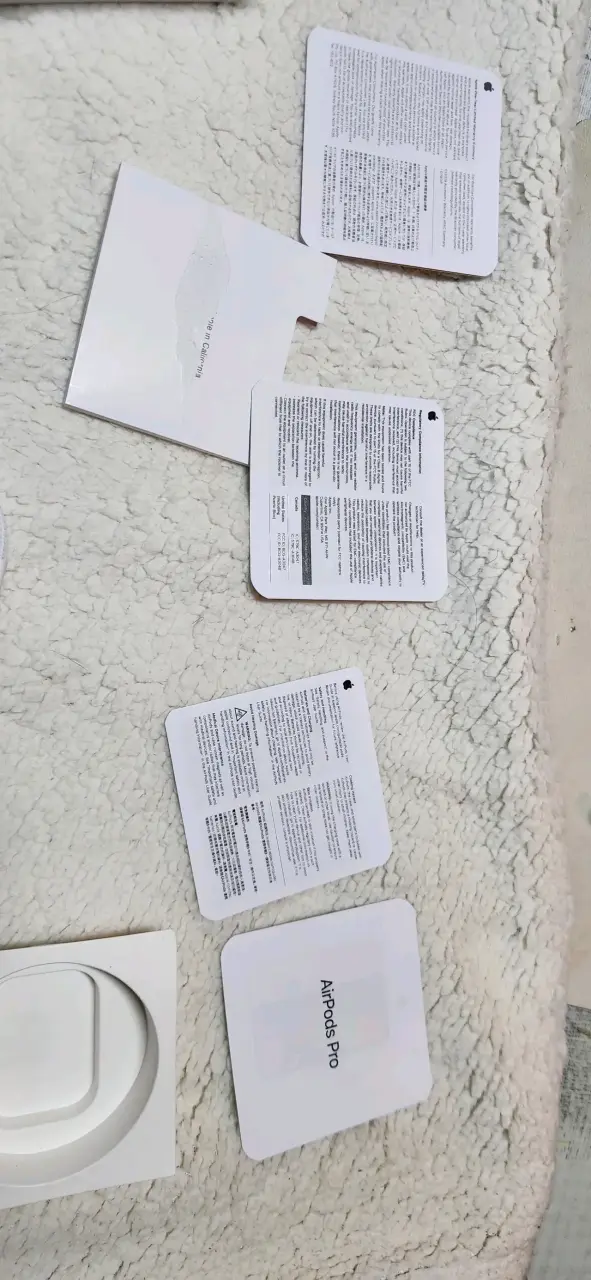 Apple AirPods Pro 2da Generación con Estuche de Carga - 4