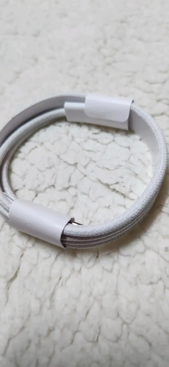 Apple AirPods Pro 2da Generación con Estuche de Carga - 5