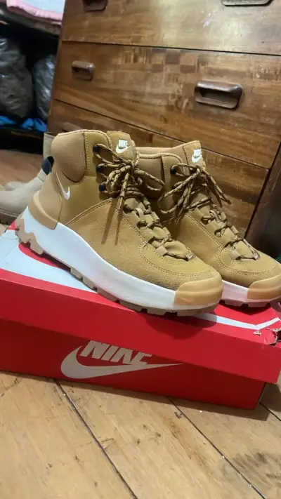 Botas Nike marrón claro para hombre - miniatura 1