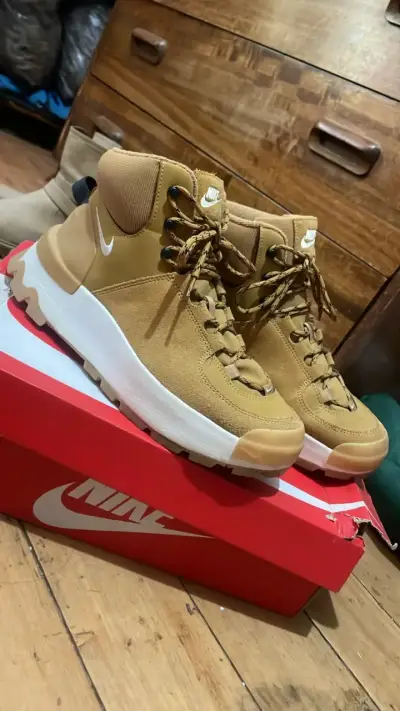Botas Nike marrón claro para hombre - miniatura 2