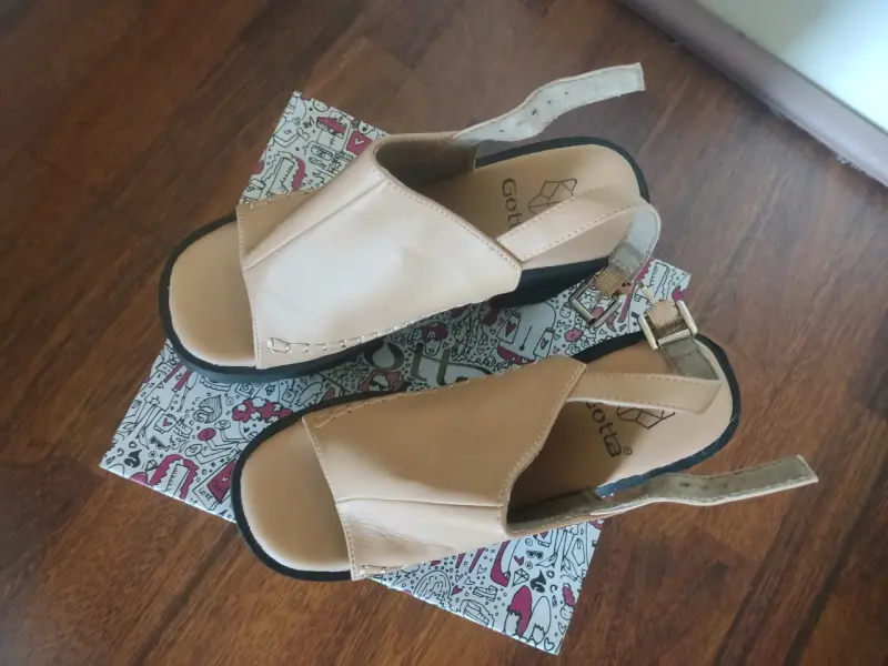 Sandalias de plataforma beige con tacón alto - 3
