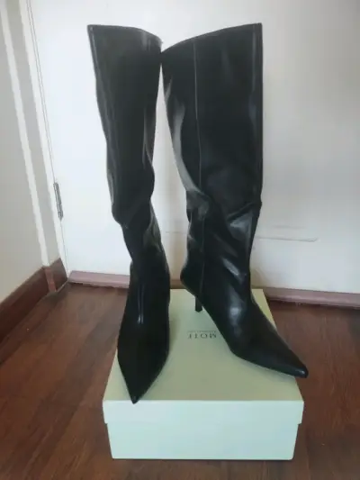 Botas de cuero negras con tacón alto - miniatura 1