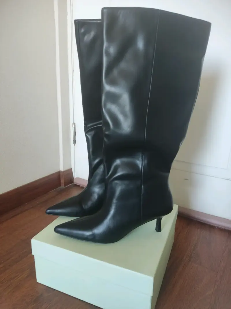 Botas de cuero negras con tacón alto - 2