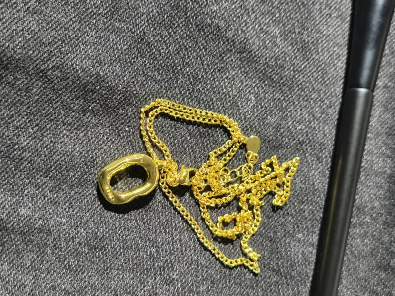 Collar de cadena dorada con dije ovalado(plata 925 - 1