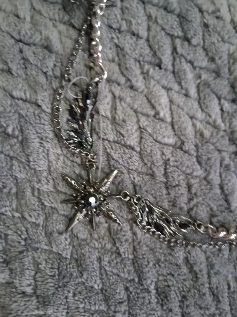 Collar de cadena plateada con colgante de estrella - 1