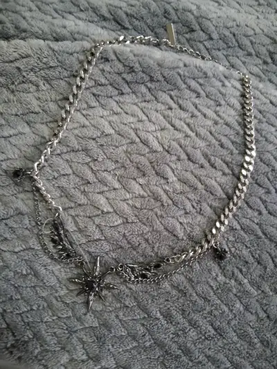 Collar de cadena plateada con colgante de estrella - miniatura 2