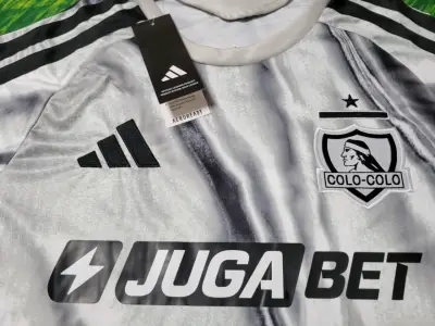Camiseta Colo-Colo edición especial 2026 - miniatura 2