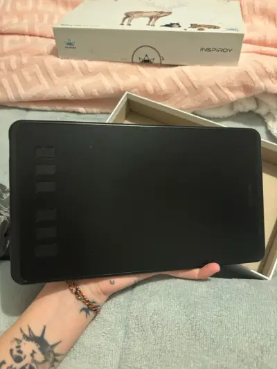 Tableta Gráfica Huion Inspiroy H640P con Lápiz - miniatura 2