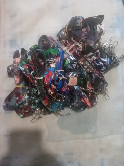 Lanyards con diseños de superhéroes y personajes - miniatura 1