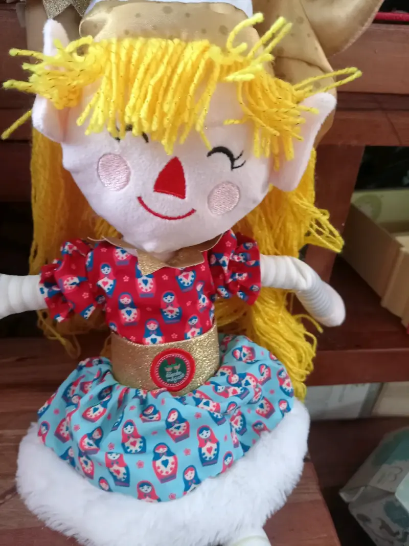 Muñeca de trapo Cher con vestido colorido - 1