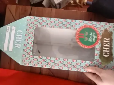 Muñeca de trapo Cher con vestido colorido - miniatura 3