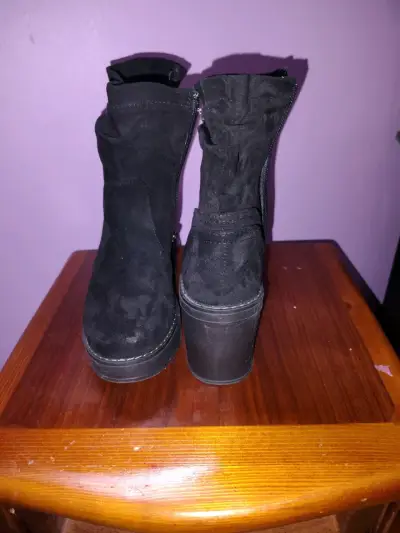 Botines de gamuza negros con tacón grueso - miniatura 2