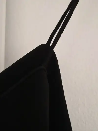Blusa Negra de Tirantes Marca About - miniatura 5