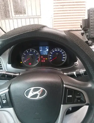 Hyundai Accent 2016 , motor 1.4GL  versión Rb - miniatura 2