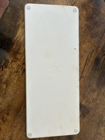 Teclado inalámbrico Apple blanco en buen estado - miniatura 2