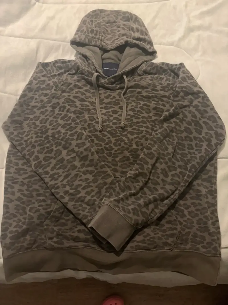 Polerón con capucha estampado leopardo American - 1