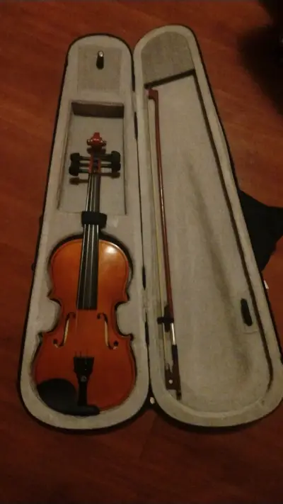 Violín con estuche y arco en buen estado - miniatura 1