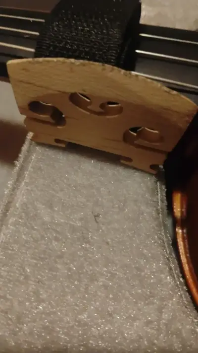 Violín con estuche y arco en buen estado - miniatura 4