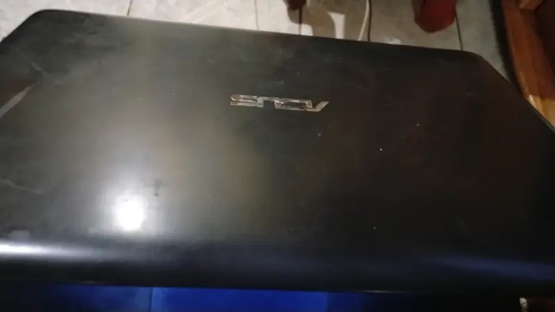 Laptop Asus en buen estado con Intel Inside - 1