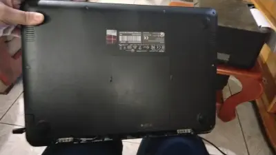 Laptop Asus en buen estado con Intel Inside - miniatura 2