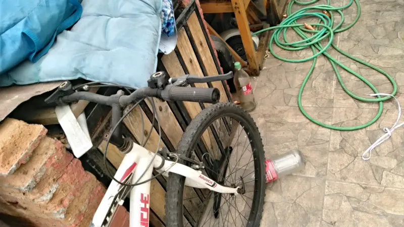 Bicicleta Avalanche Bullet MTB blanca - 3