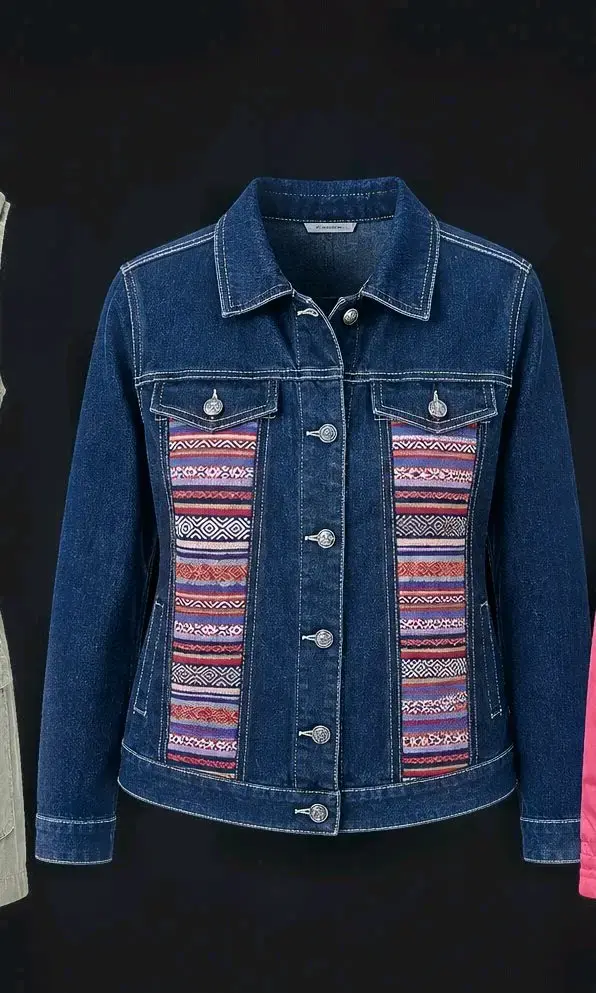 Chaqueta de mezclilla con diseño étnico