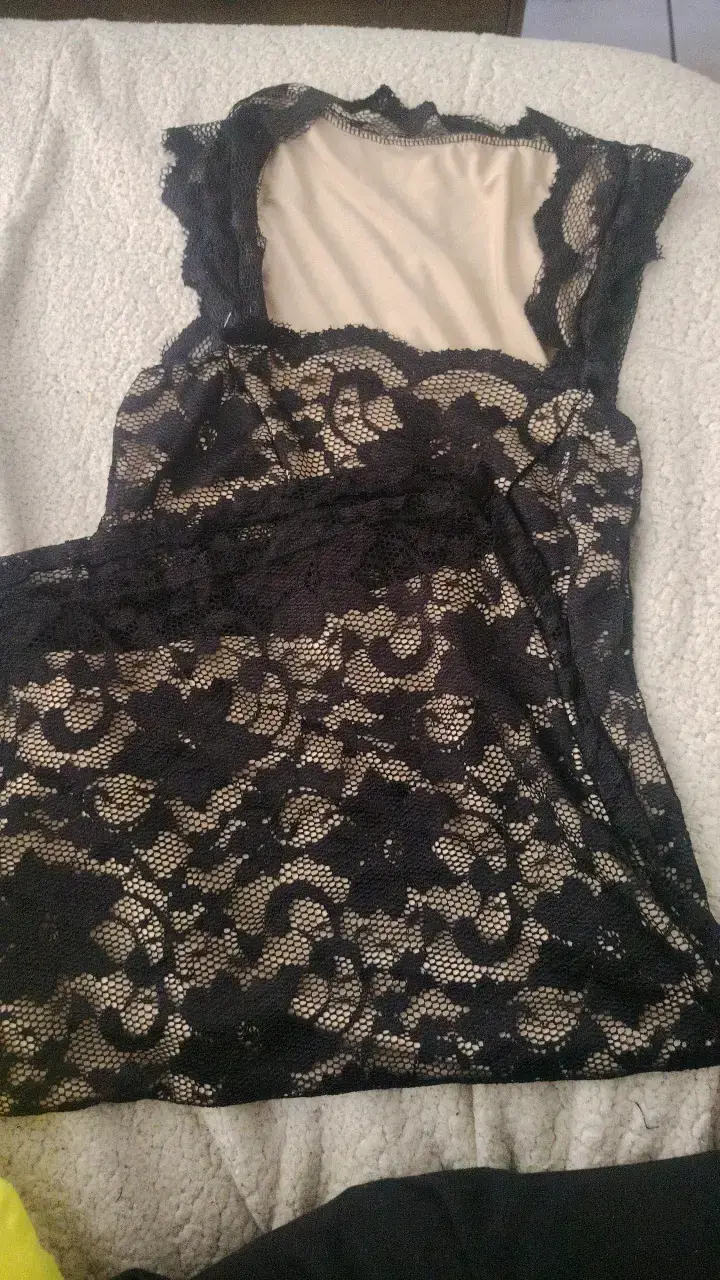 Vestido de encaje negro elegante