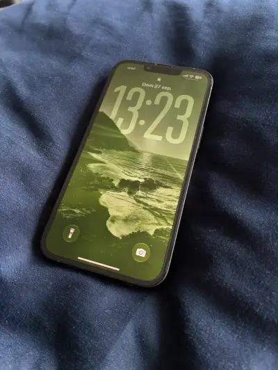 Iphone 16e 128GB Impecable - Batería 99% - miniatura 1