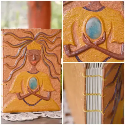 Cuaderno artesanal con diseño en relieve. - miniatura 1