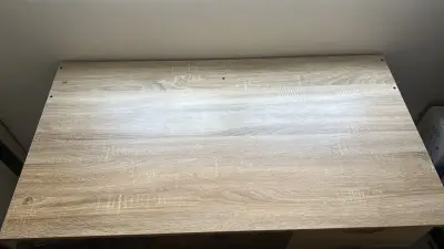 Escritorio de madera con cajón y estante - miniatura 2